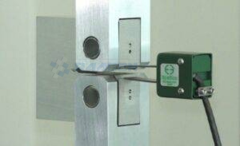 ASTM E1820 Test Fixture